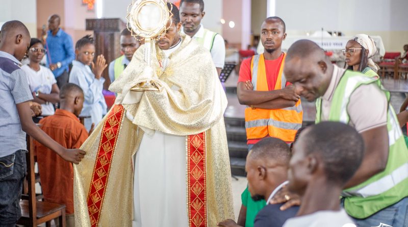 Retour en Images : « Come to Me » – Un Moment de Prière Intense à la Paroisse Nodasa
