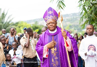 Visite Pastorale du Cardinal Fridolin AMBONGO à la Paroisse Précieux Sang : Un Appel à la Résistance Spirituelle et à l’Unité pour les Défis du Carême